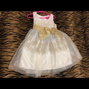 Pinky Dresses - Girls dress size 4T Pinky Dresses - Girls dress size 4T